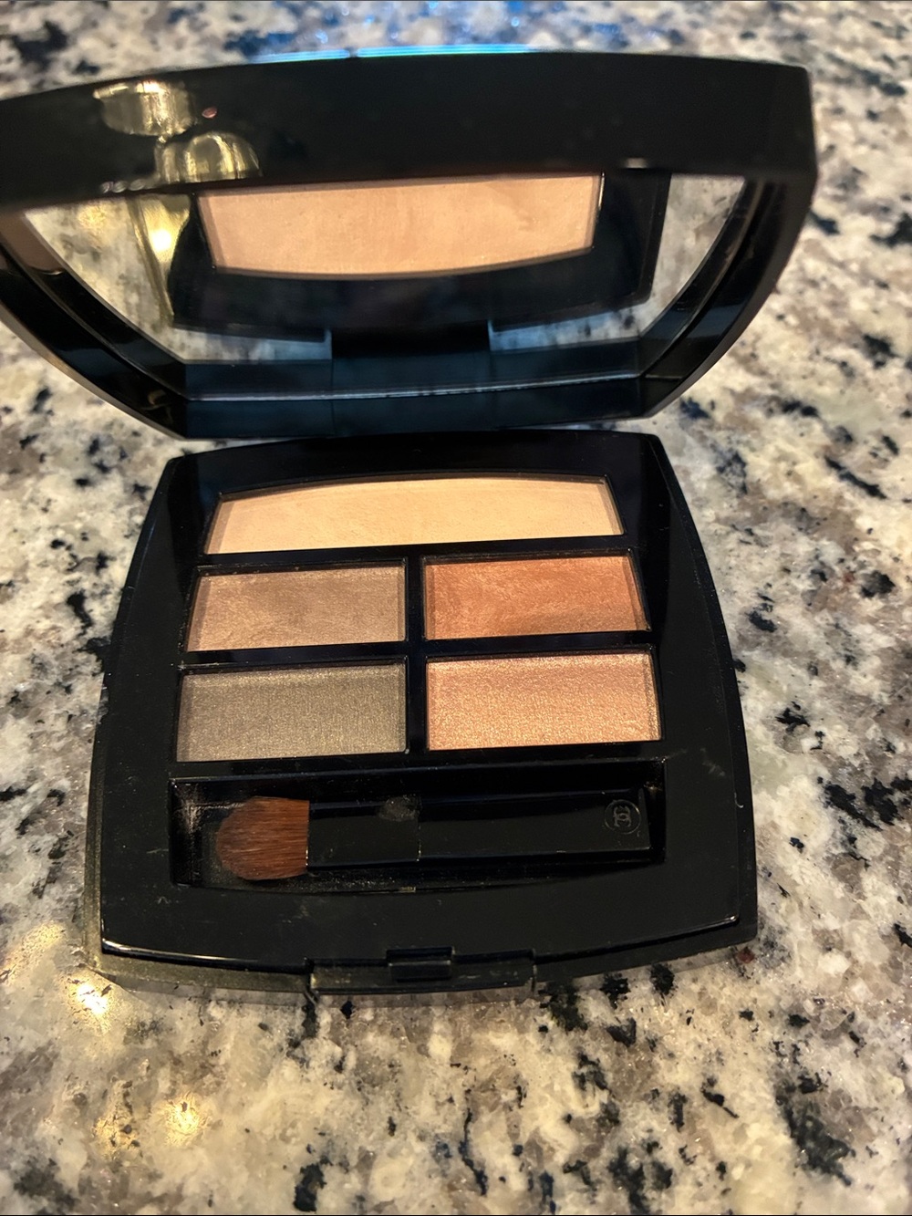 CHANEL Les Beiges Medium Eyeshadow Quintet - Champagne, Bronze, Taupe